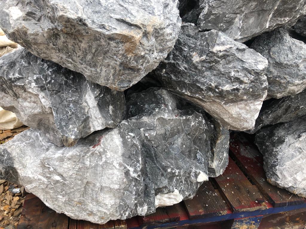 картинка Камень ландшафтный мраморит графит от интернет-магазина природного камня "Аквилон"